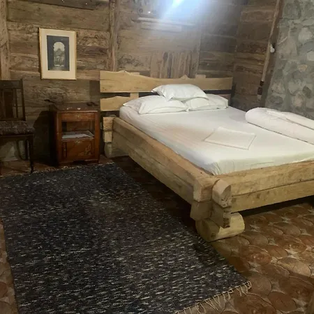 Satul Traditional Lodge *